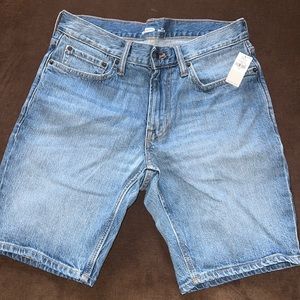 Men’s size 32 old navy slim shorts BRAND NEW